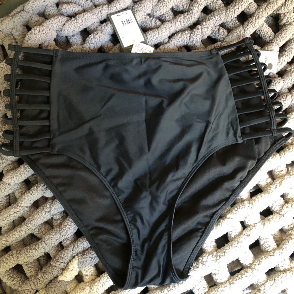 Caged High Wasited Bikini Bottoms 🌊